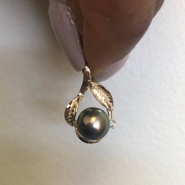 Tahitian Pearl & Diamond Pendant | 5.50ct, 0.05ct | Online